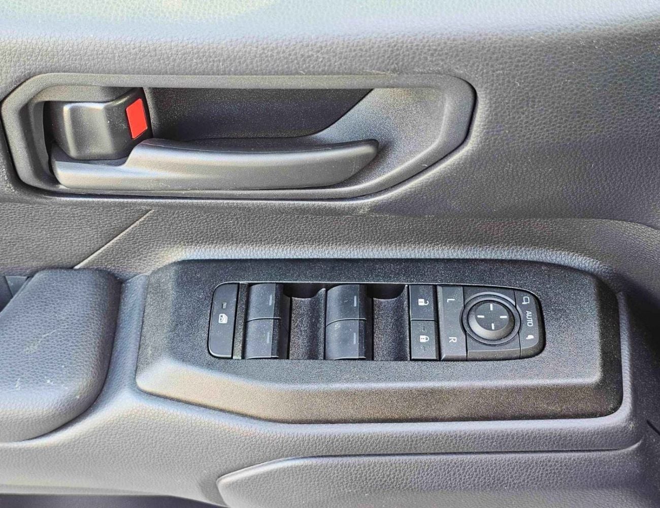 Toyota Prado TXR TOYOTA PRADO URBAN ROUND LIGHTS FABRIC SEATS SMALL DVD BASIC E OM PETROL AT 2.4L V4 4WD (CODE # P24U