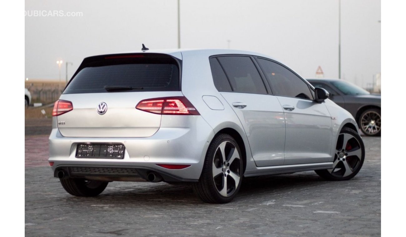 فولكس واجن جولف GTI