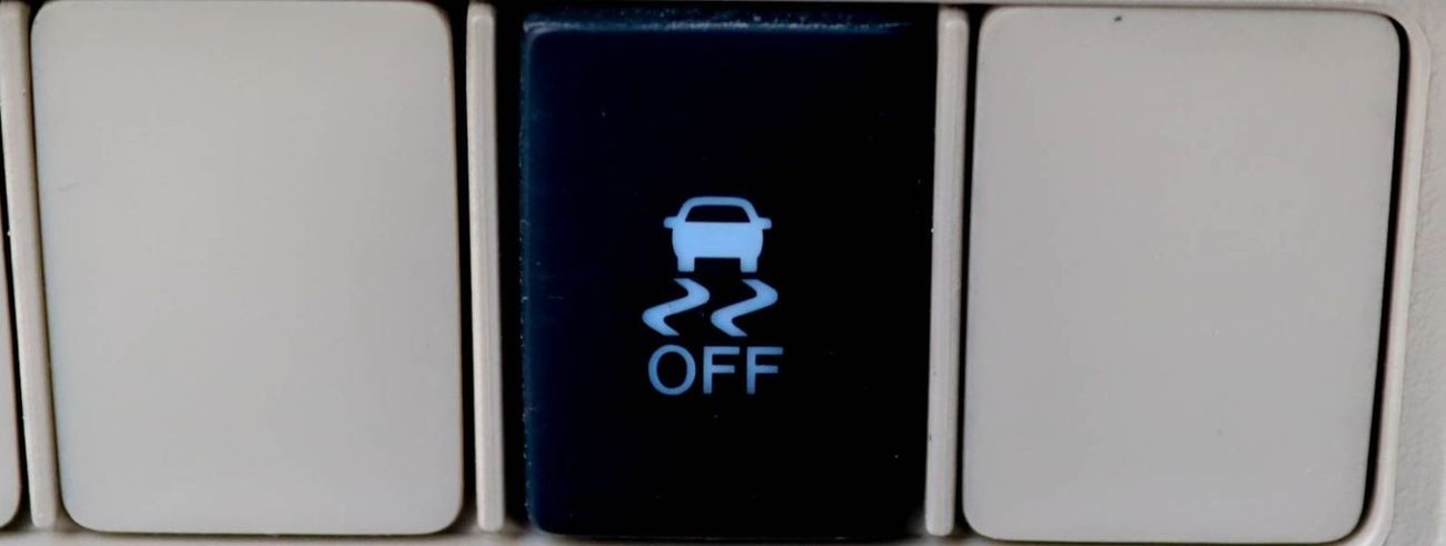 تويوتا يارس سيارة تويوتا ياريس SE (XP130) موديل 2019، هاتشباك بخمسة أبواب، محرك بنزين سعة 1.3 لتر، ناقل حركة أوت