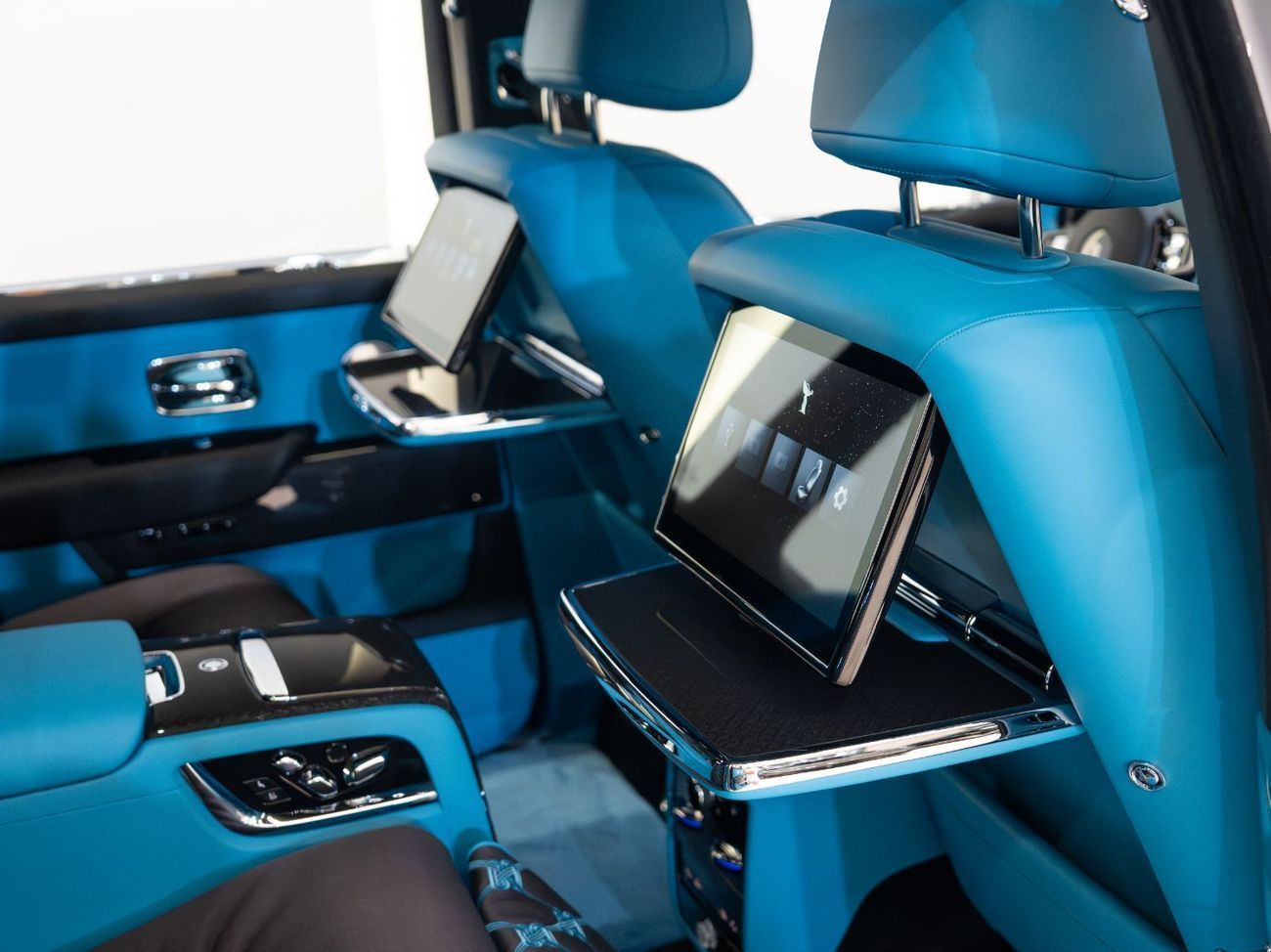 رولز رويس كولينان - BESPOKE TWO-TONE | GUCCI INTERIOR | BRAND NEW | 2025 | BLACK BADGE EDITION | 0 KM | FULL OPTION