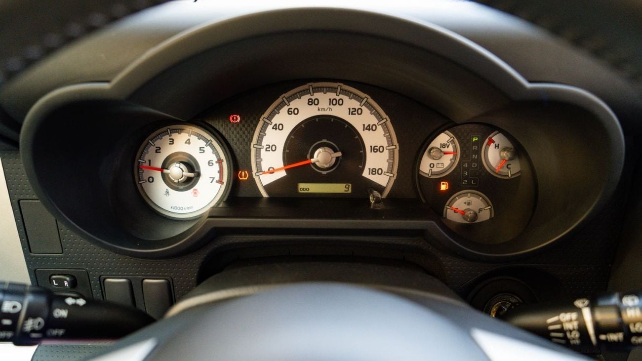 تويوتا إف جي كروزر 4.0 L | V6 | 2023