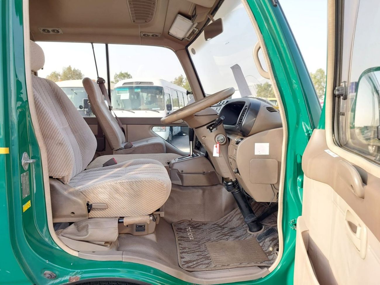 Toyota Coaster TOYOTA COASTER BUS RHD 2000 MODEL 4.2 L DIESEL AUTOMATIC(PM10377)