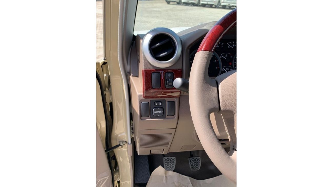 Toyota Land Cruiser Pick Up 4.0L single cabin Mid Option DL + winch