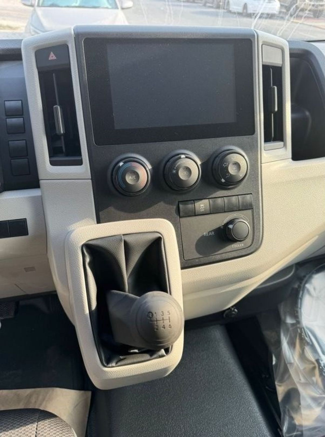 تويوتا هاياس Semi cargo 6 seat