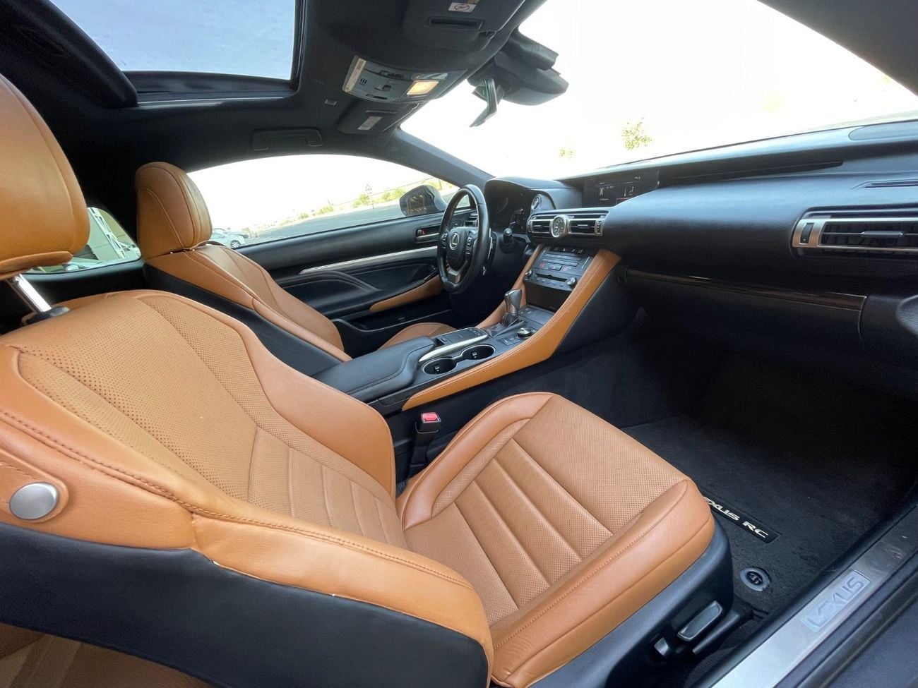 لكزس RC 350 F SPORT PLATINUM 3.5L V6 / SUNROOF / RADAR / REAR WHEEL DRIVE / BIG RIMS / COOLING AND HEATING SEATS
