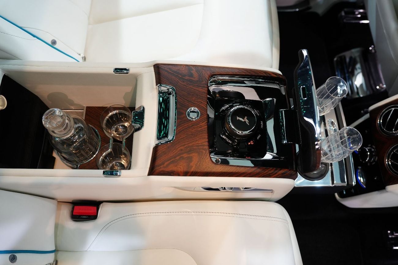 Rolls Royce Cullinan STANDARD VIP Seats w/ Entertainment Screens, Bespoke Audio, Panoramic Roof w/ Starlight!!
