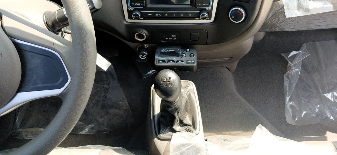 Hyundai H 100 Hyundai H100 2.6L Diesel MT Box 2026YM