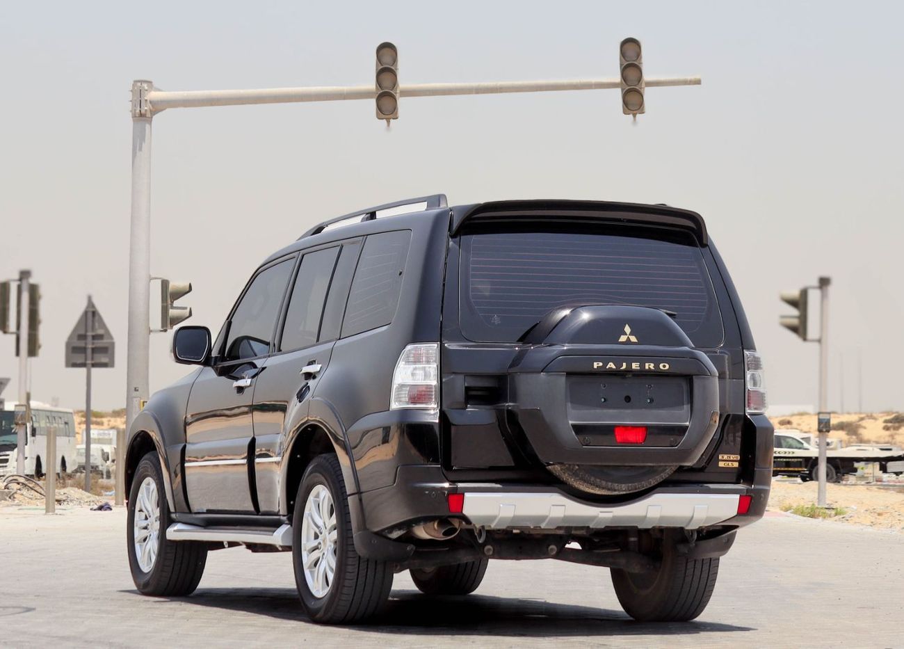 ميتسوبيشي باجيرو GLS Mid 3.8L (274 HP)