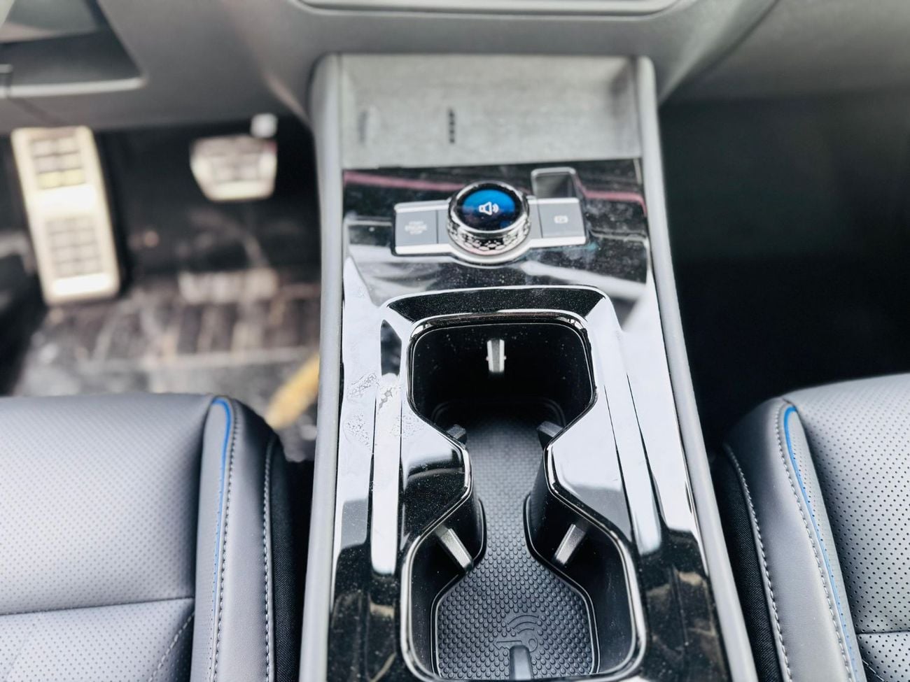 فولكس واجن تيجوان Volks wagen Tigwan R line  2.0 L. Model.  2025