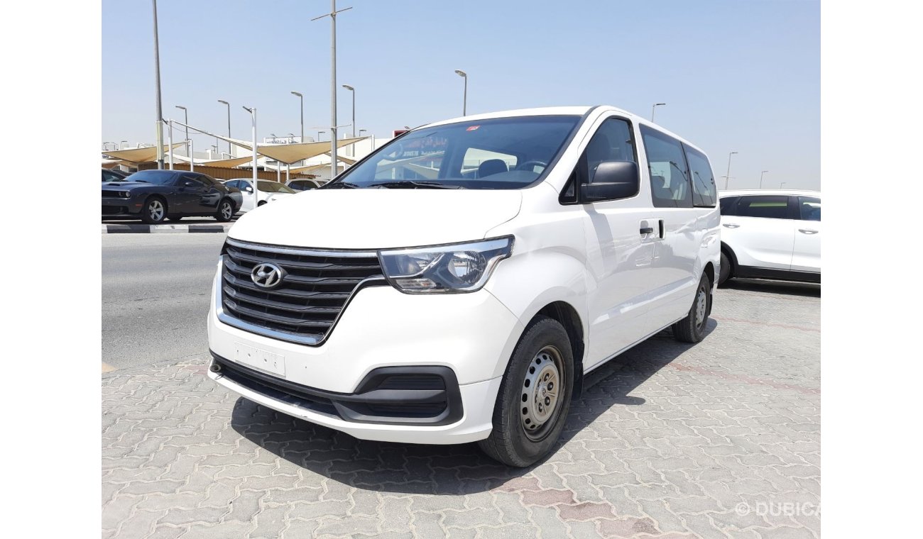 Hyundai H-1 Hyundai H1 2019  gcc 9 seat very celen car