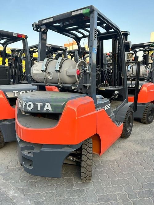 Toyota Fork lift Forklift TOYOTA 2.5 TON 3 STAGE Gasoline/LPG FORKLIFT TRUCK MODEL 32-8FG25 (Export Only)