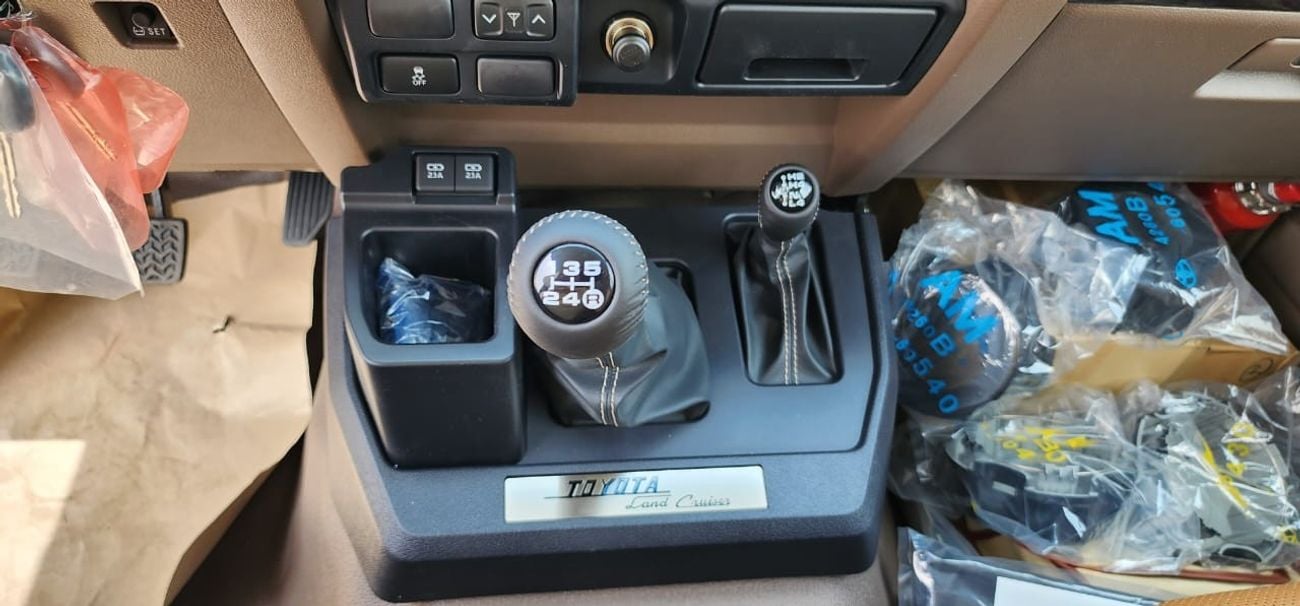 تويوتا لاند كروزر 79 DC Pick Up Full Option V8 4.5L DSL 2023YM