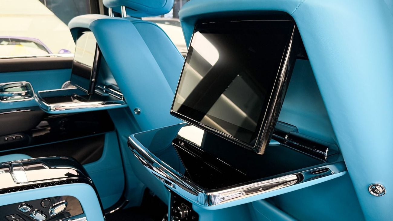 رولز رويس كولينان Rolls Royce Cullinan - Silver Badge - 2026