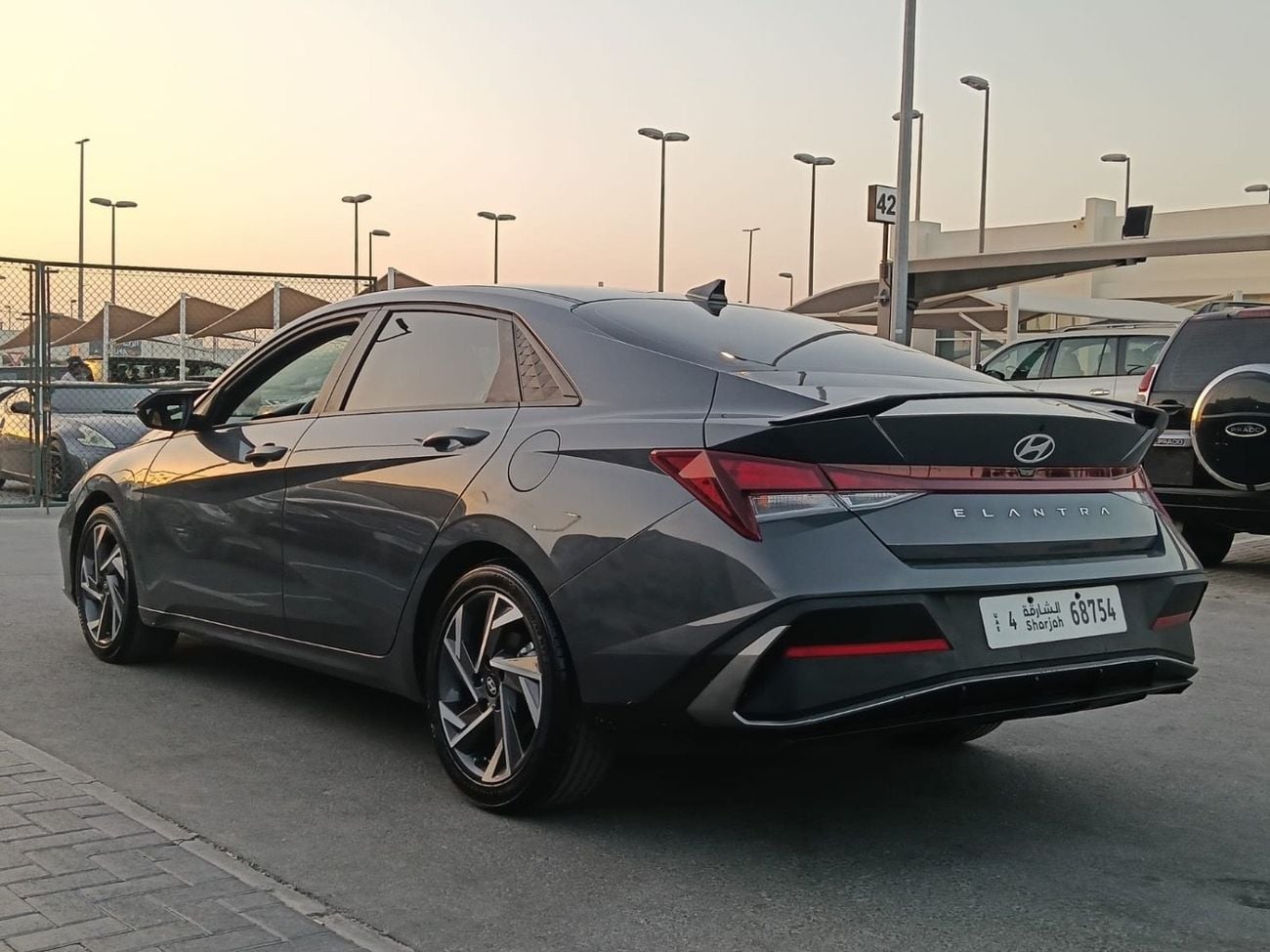 هيونداي إلانترا GL 2.0L