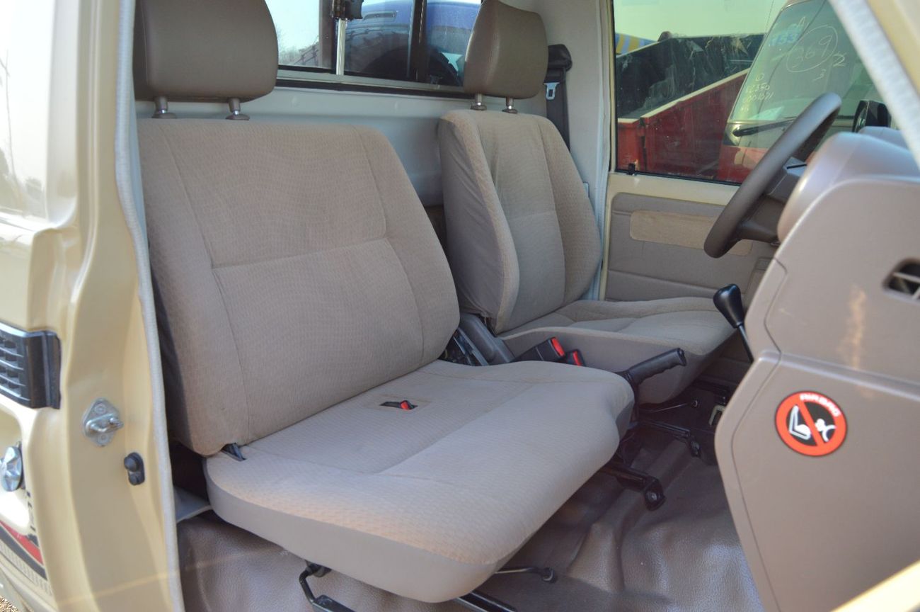 تويوتا لاند كروزر بيك آب Toyota Land Cruiser Pick-Up Single Cabin Year: 2018 Color: Beige