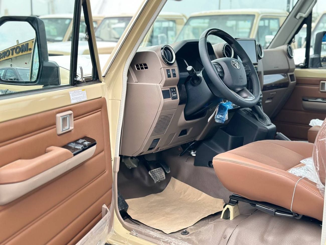 تويوتا لاند كروزر بيك آب S/C LC79 4.0 A/T PTR // 2026 // كاملة المواصفات مع رادار، صندوق تبريد، قفل تفاضلي، مشغل DVD وكاميرا