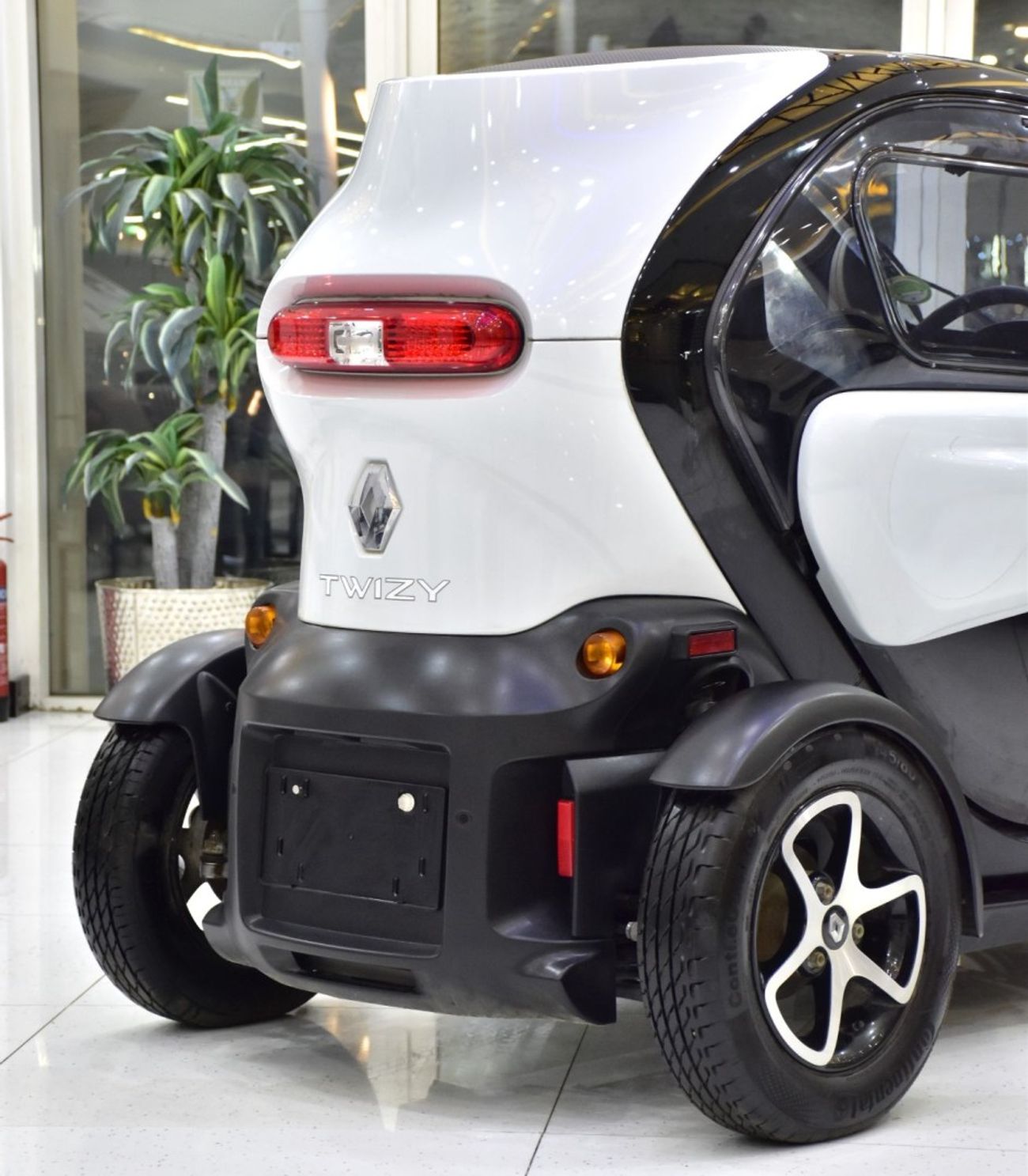 Renault Twizy EXCELLENT DEAL for our Renault Twizy ( 2019 Model ) in White / Black Color Korean Specs