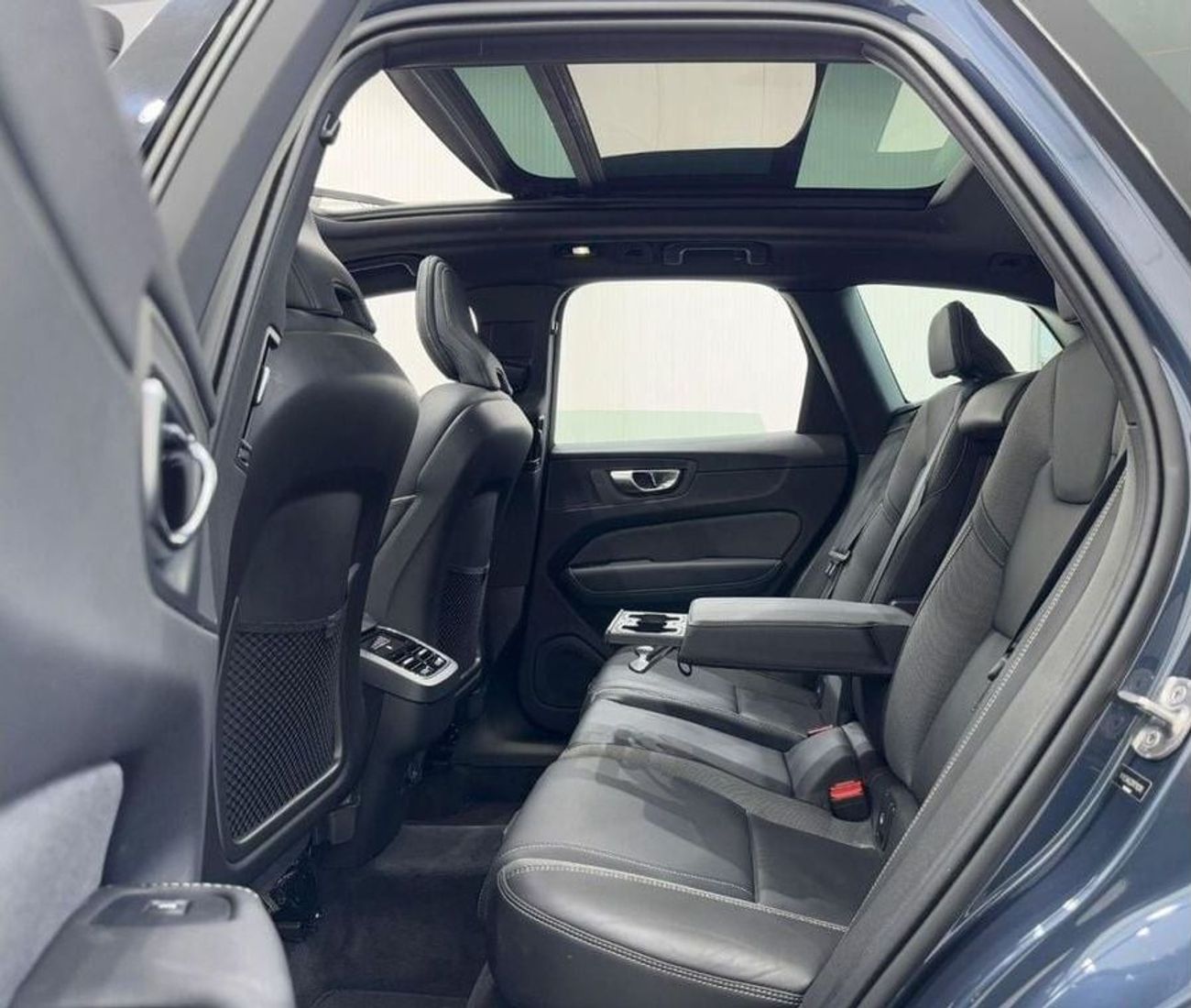 Volvo XC60 B5 Inscription 2024 Volvo XC60 B5 Ultimate Dark, Dec 2026 Volvo Warranty, Very Low Kms, GCC