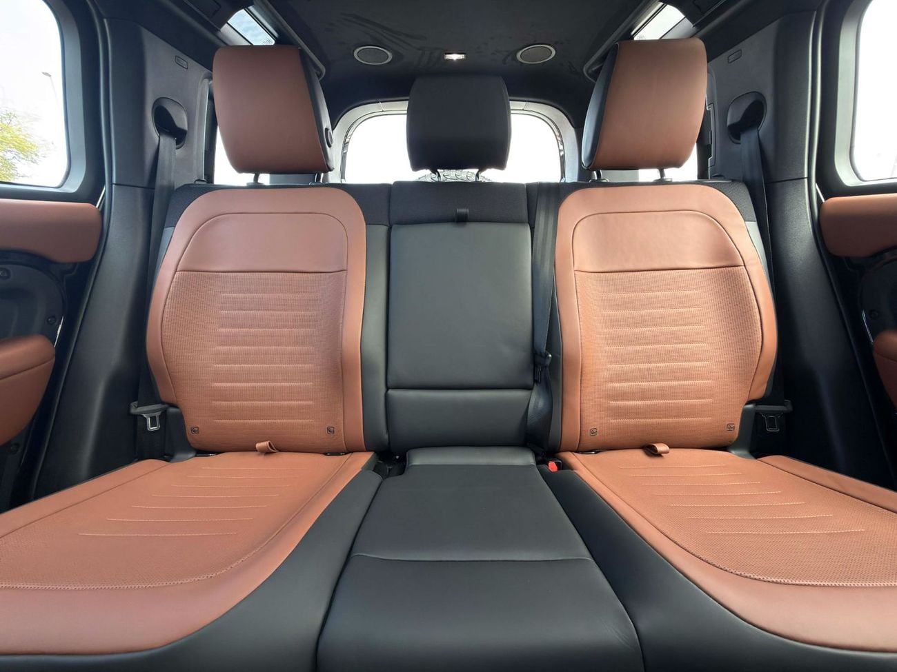 لاند روفر ديفندر GCC SPEC UNDER WARRANTY AND SERVICE