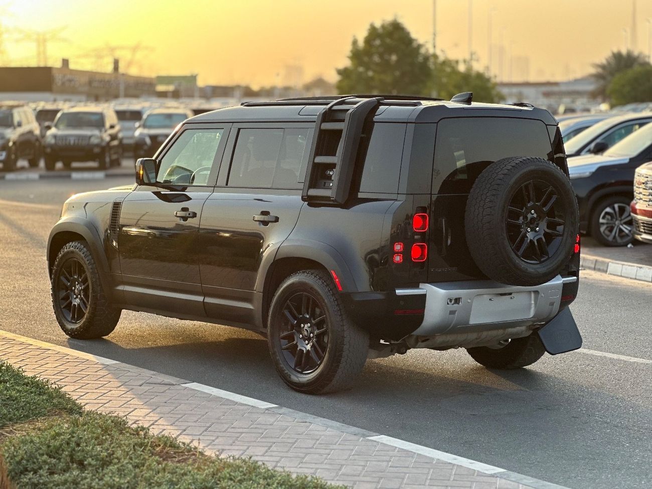 Land Rover Defender P300 110 S 2.0L (5 Seater)
