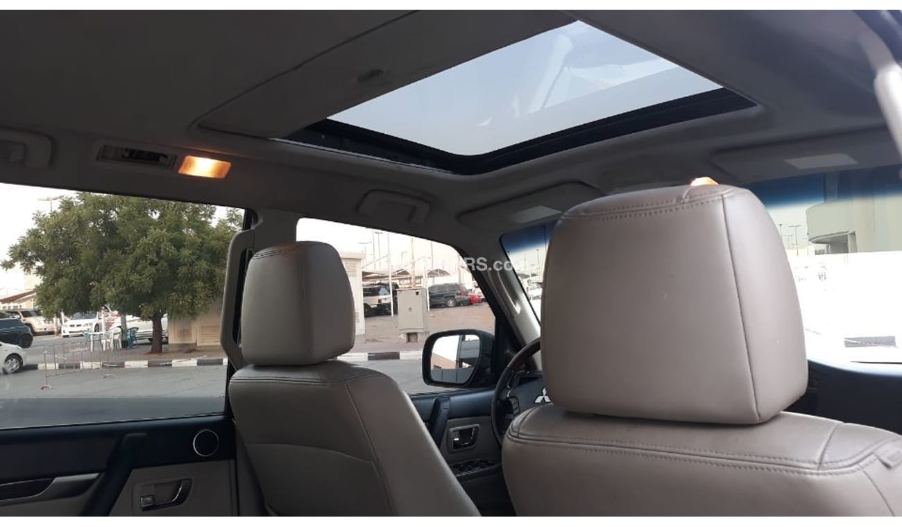 Mitsubishi Pajero 2011 Gulf Specs Full options V6 3. 5 ltr