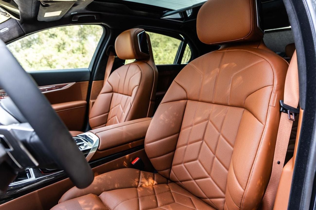 BMW 735i M SPORT INDIVIDUAL BMW 735i Luxury + M Kit – 2026 | BRAND NEW | EXPORT ONLY | AED 420,000