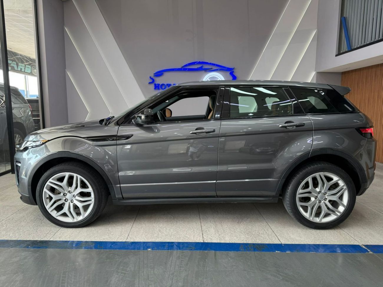 Land Rover Range Rover Evoque Dynamic 2.0L (5 Door) Dynamic Plus | GCC