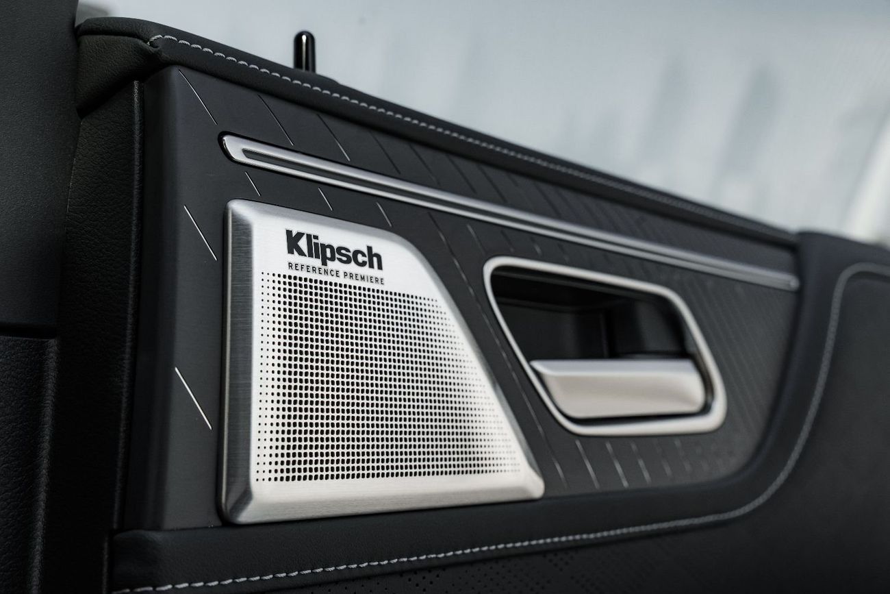 Infiniti QX80 Autograph Captain Chairs 3.5L