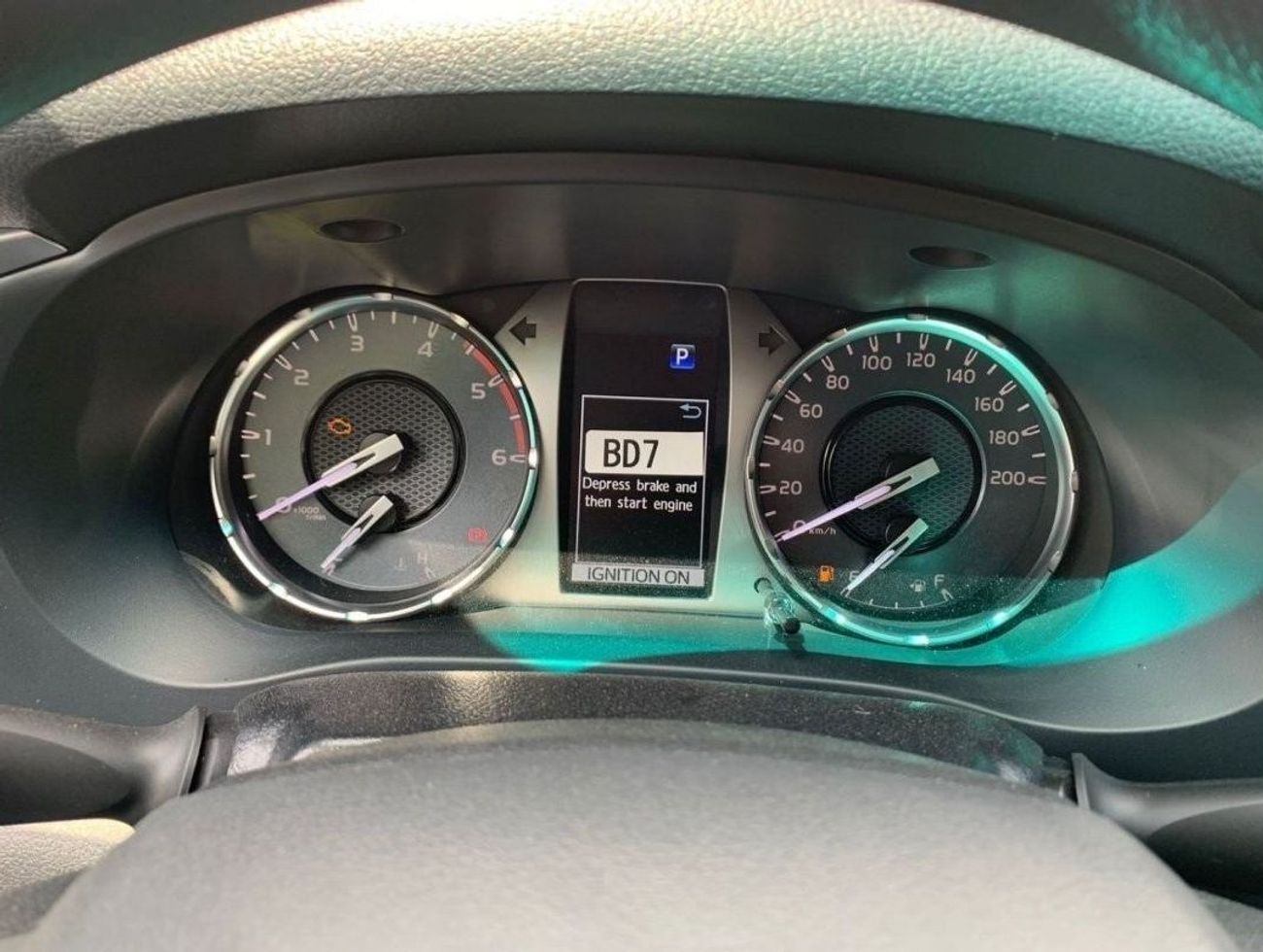 تويوتا هيلوكس TOYOTA HILUX 2.4L V4 4X4 AT FULL OPTION WITH PUSH START