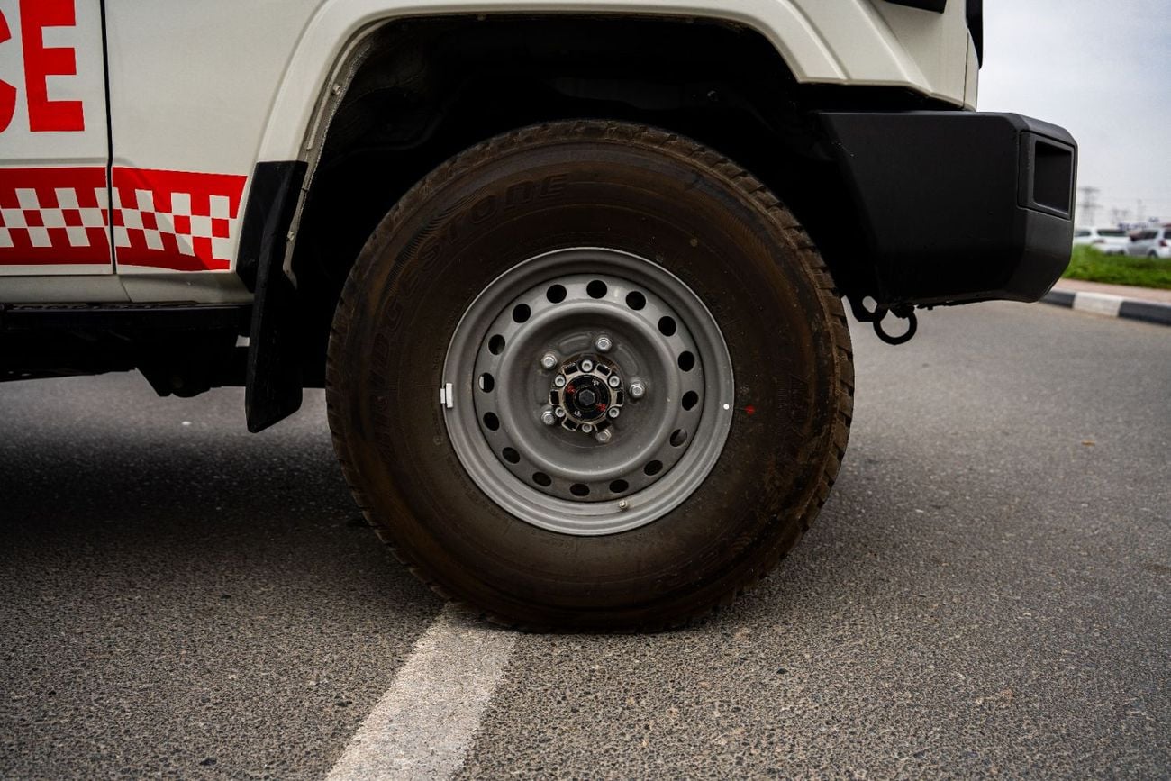 Toyota Land Cruiser Toyota Land Cruiser 78LC78 4.0L V6 Hardtop Ambulance manual