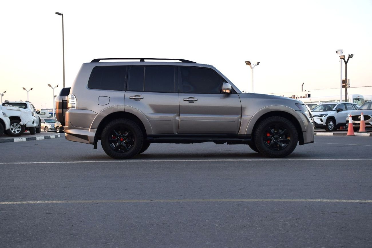 ميتسوبيشي باجيرو Right Hand (Diesel 3.2L)