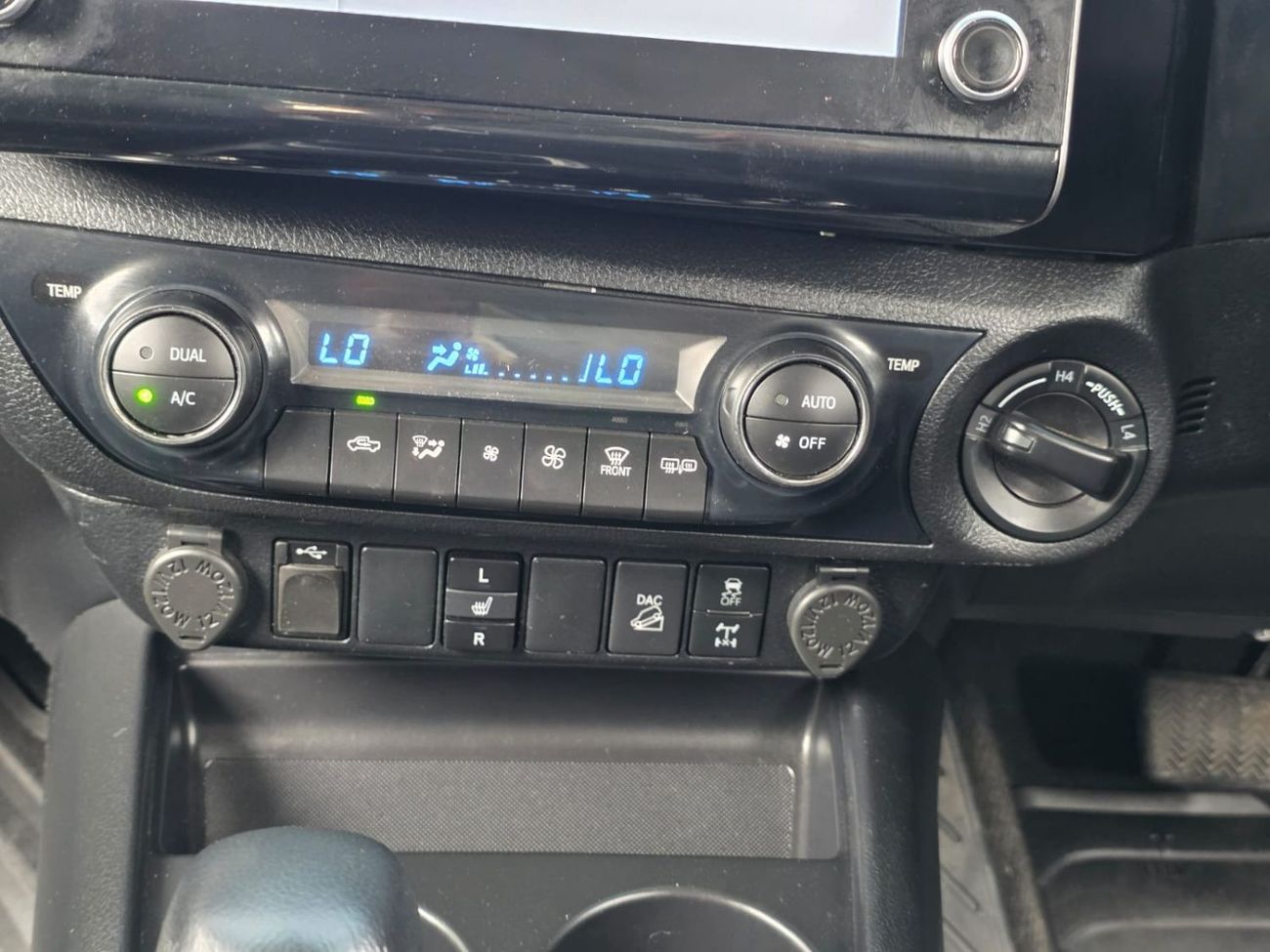 Toyota Hilux DIESEL 2.8 LITER ,AUTOMATIC ,RIGHT HAND DRIVE ONLY FOR EXPORT