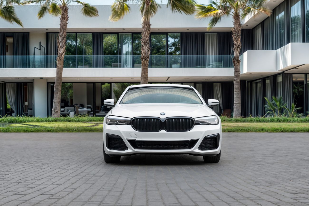 بي أم دبليو 520i 520i M-Kit | 2,997 P.M | 0% Downpayment | BMW Warranty! | Ramadan Offer!