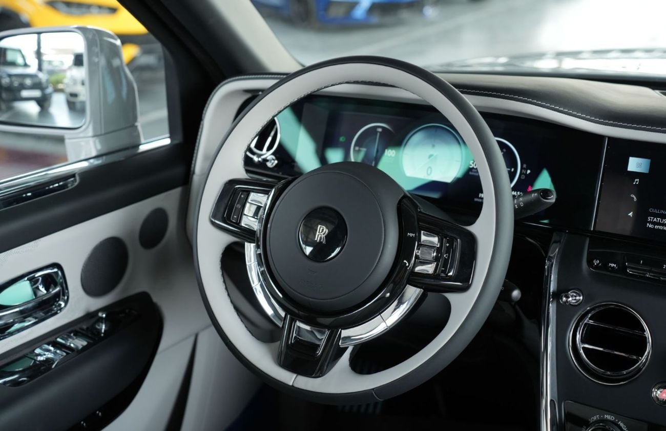 رولز رويس كولينان Silver Badge AWD V12