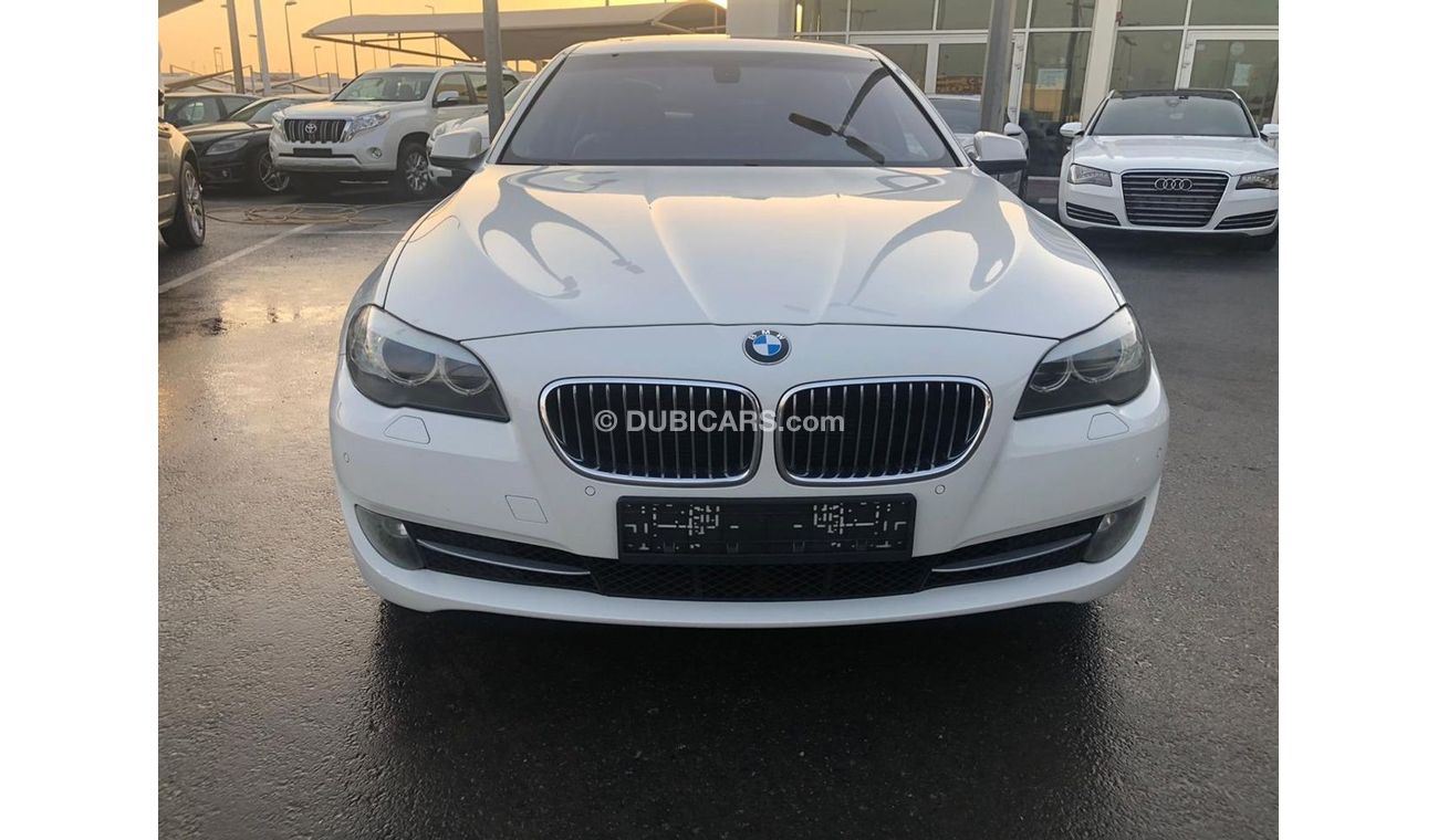 BMW 528i Bmw 528 model 2011 GCC car prefect condition full option low mileage excellent sound system radio Bl