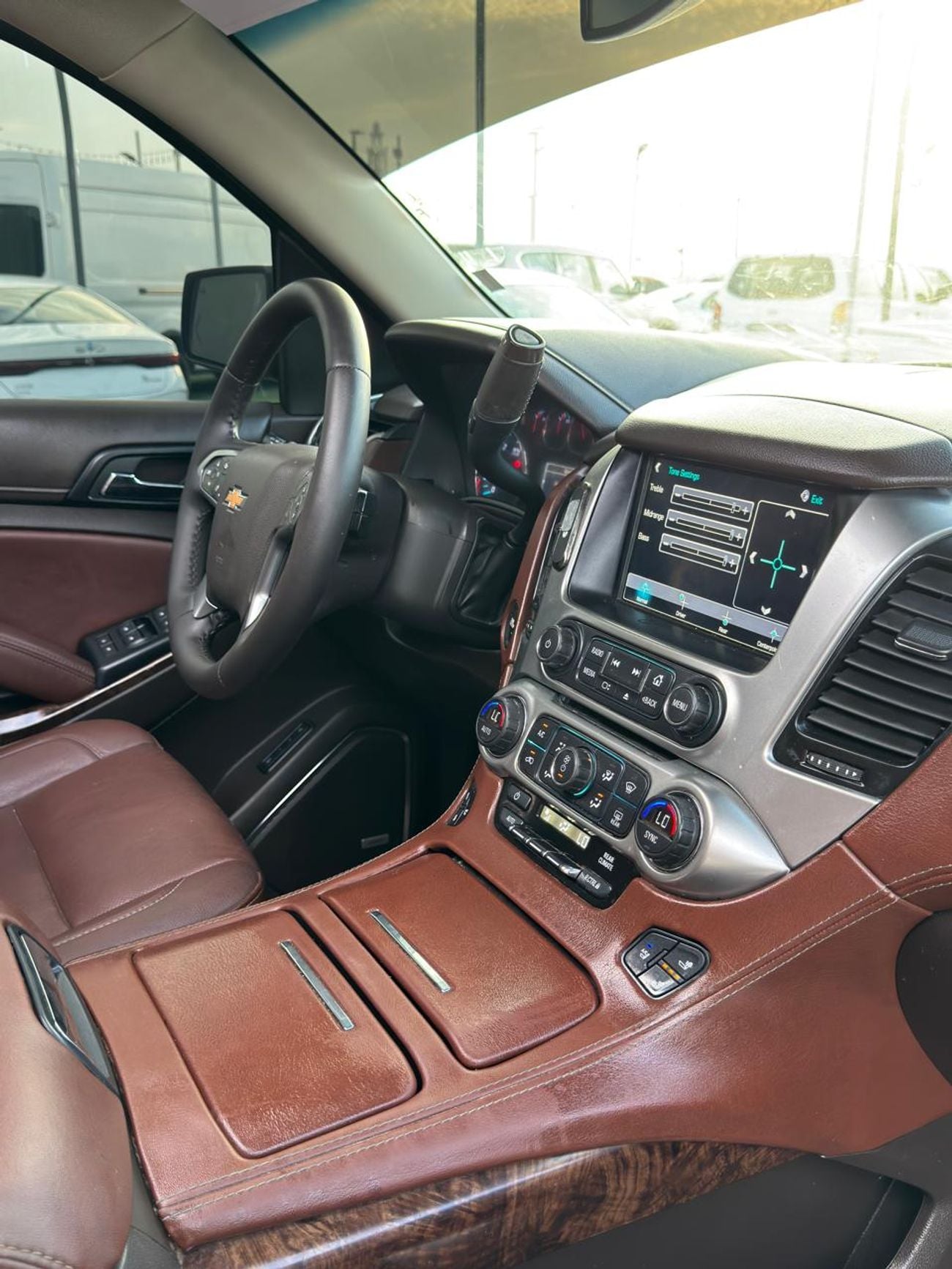 Chevrolet Suburban LTZ 5.3L 4WD