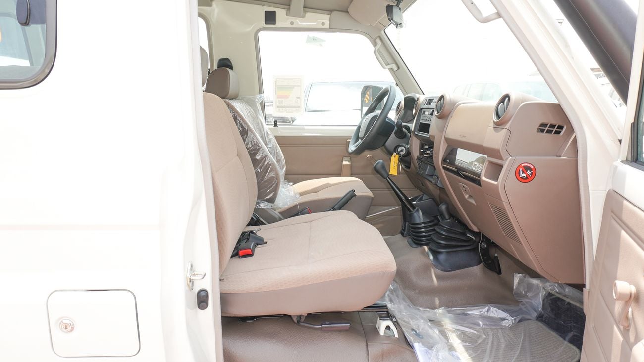 Toyota Land Cruiser 70 4.0L V6 M/T