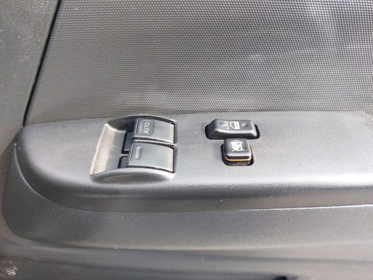 Toyota Hiace (RAMADAN OFFER) TOYOTA HIACE VAN RHD 2015 MODEL 3.0 L DIESEL AUTOMATIC(PM16503)