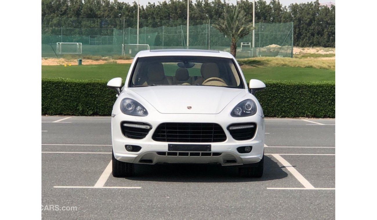 Porsche Cayenne GTS MODEL 2013 GCC CAR PERFECT CONDITION INSIDE AND OUTSIDE FULL ano roof leather seats