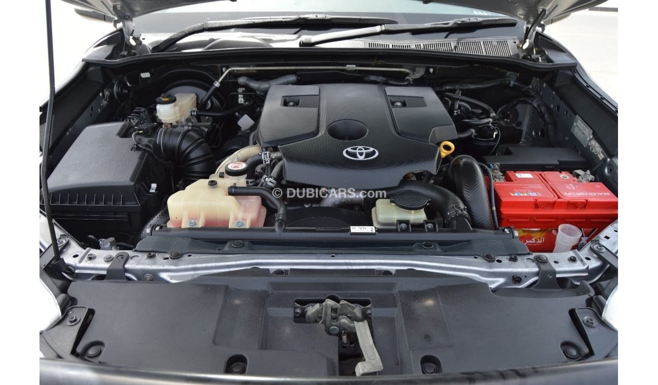 Toyota Hilux SR5 Diesel Engine