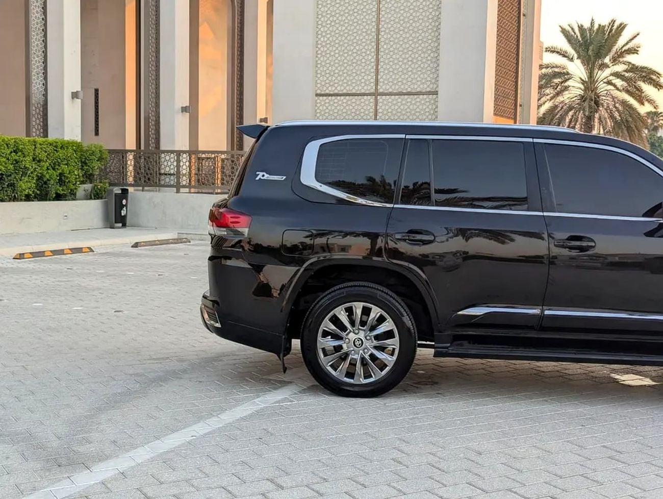 Toyota Land Cruiser GXR FACELIFTED WITH INTERIOR AND EXTERIOR V6 4.0L Excellent Condition
