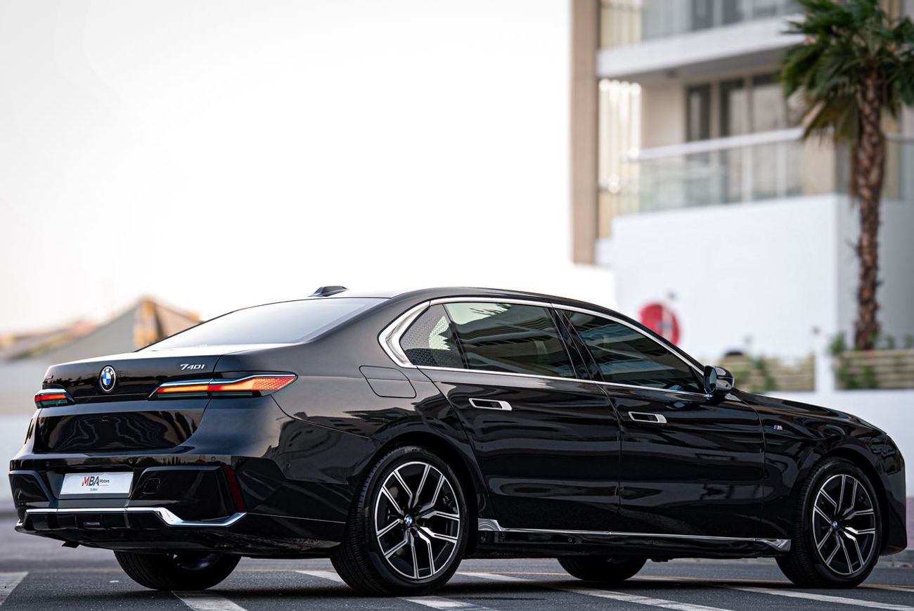 بي أم دبليو 740i