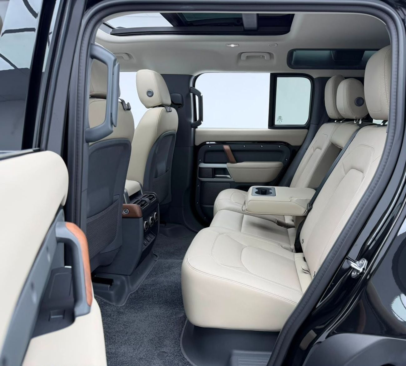 Land Rover Defender 110 X-DYNAMIC SE P300