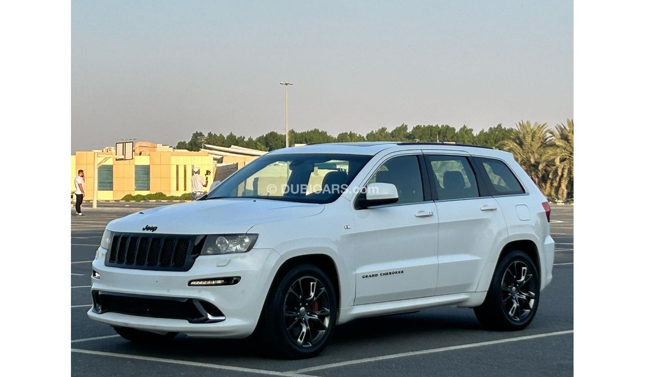 Jeep Grand Cherokee SRT8 Jeep grand cherokee 2013 SRT V8 GCC // orginal paint // Accident Free // Perfect condition