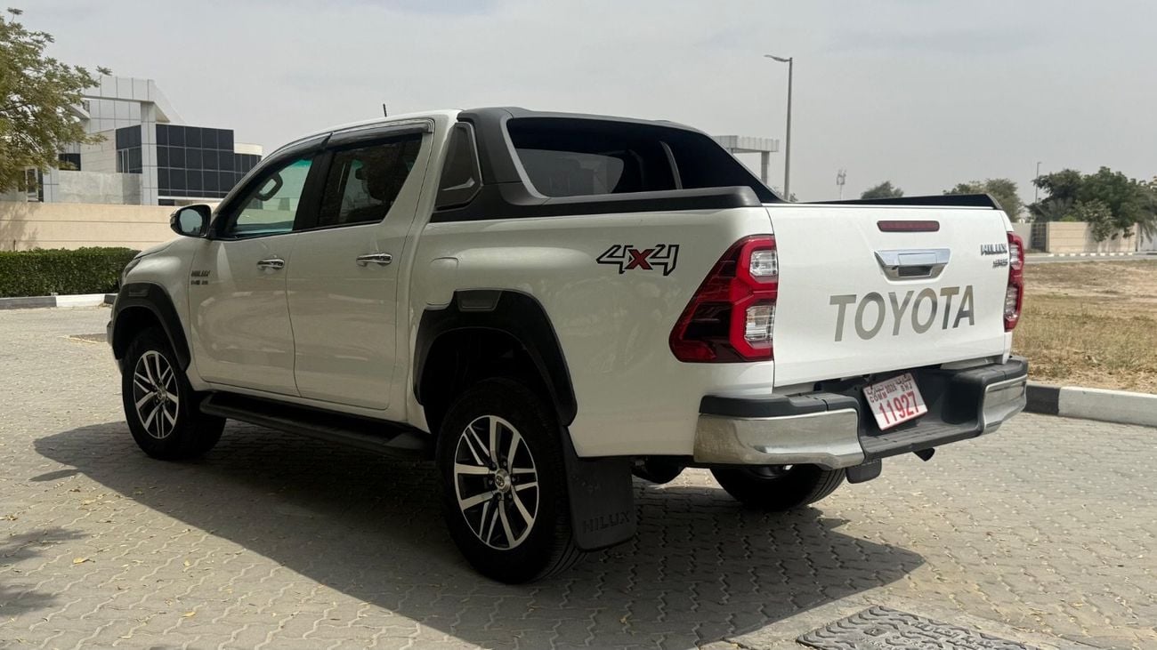 تويوتا هيلوكس SR5