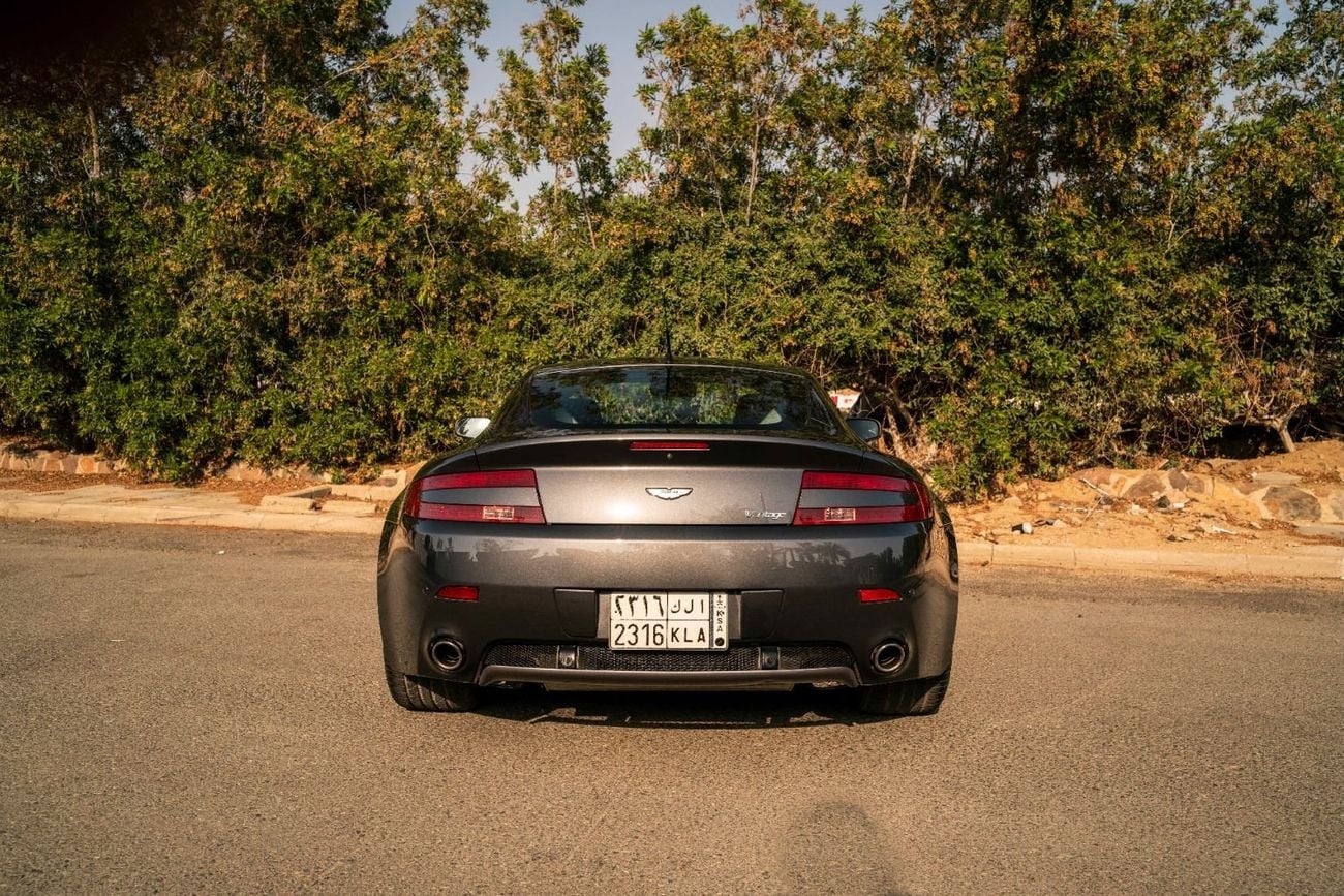 أستون مارتن فانتيج V8 Vantage Manual