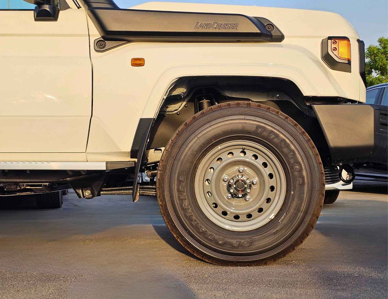 Toyota Land Cruiser 70 LC76 | M/T | 2.8L V4 DIESEL | DVD+CAMERA | SNORKEL | PWR WINDOWS & LOCKS (CODE # DSL-E)