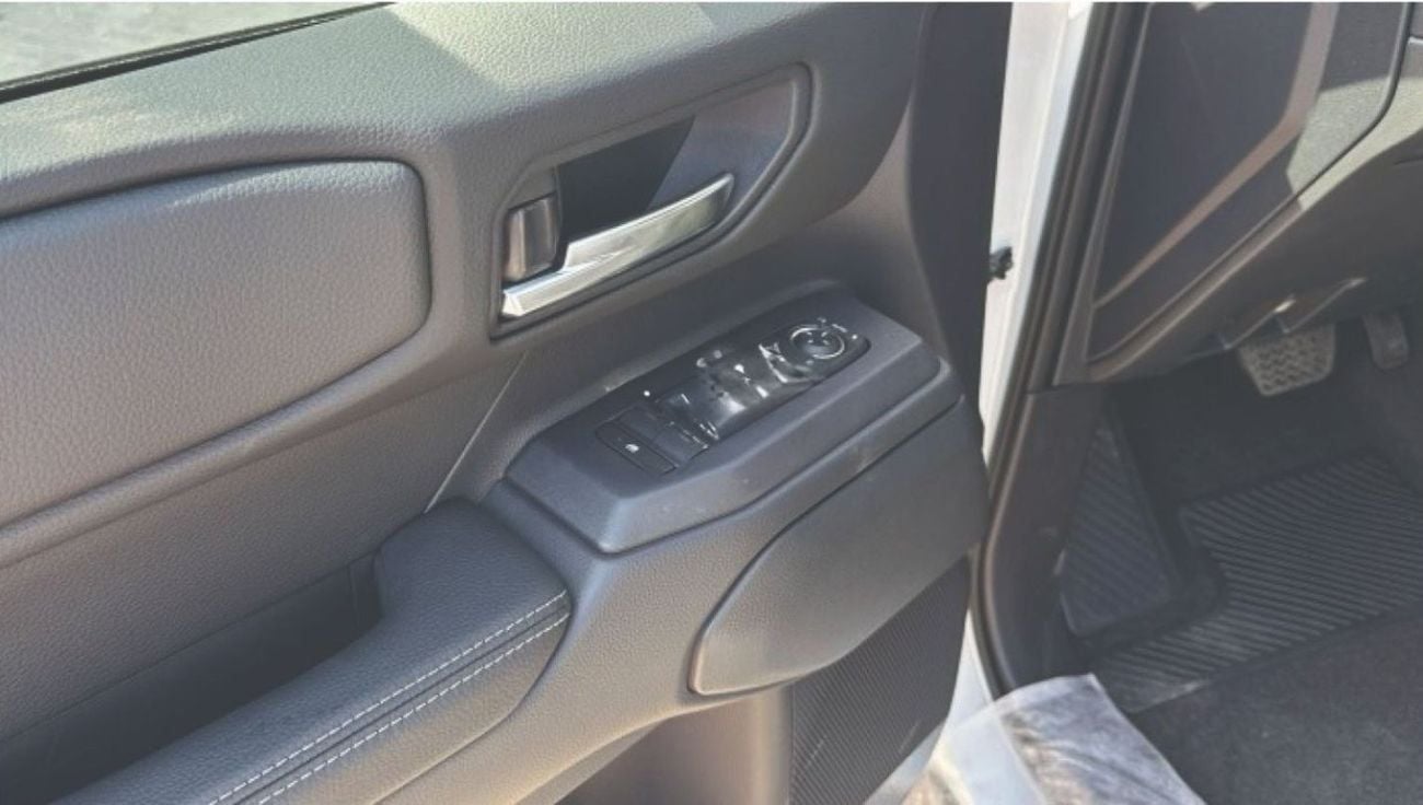 تويوتا برادو 2.7L Petrol Limited 6A/T 2025