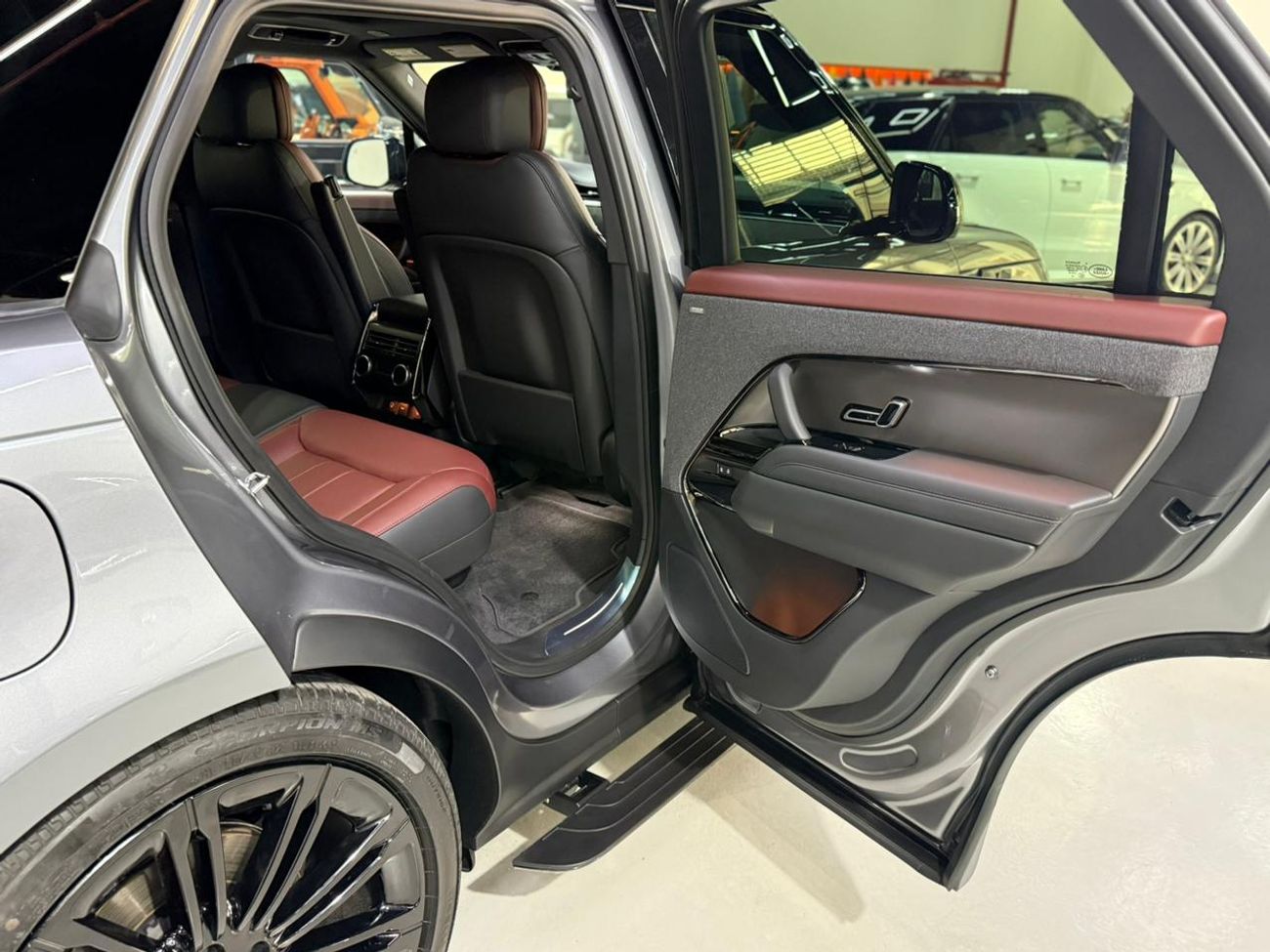 لاند روفر رينج روفر سبورت P400 DYNAMIC HSE 2025