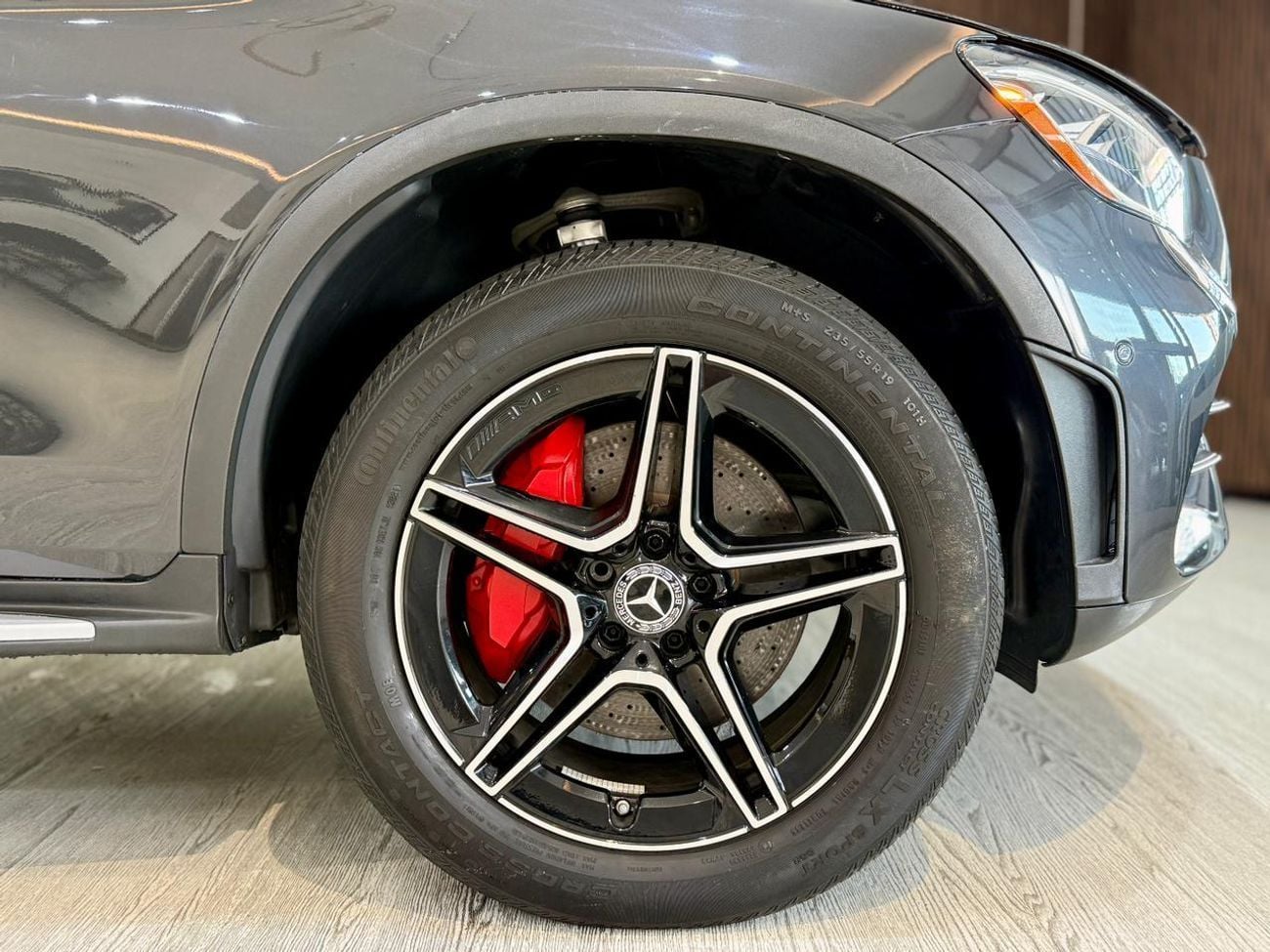 مرسيدس بنز GLC 300 4MATIC 2.0L